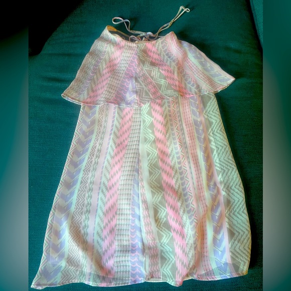 πMulti-Colored Sleeveless Aztec Mini Dress w/ Tie Back (size M)π - Picture 4 of 13